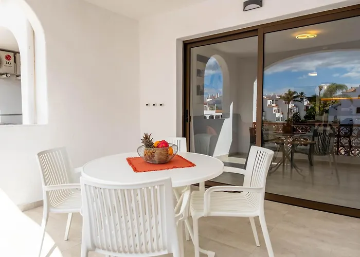 Amarilla Golf Fresa * Σαν Μιγκέλ ντε Αμπόνα