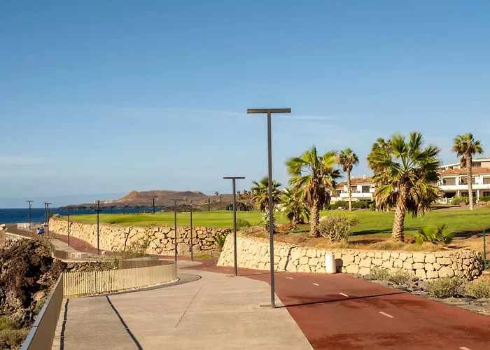 Amarilla Golf Fresa * San Miguel de Abona