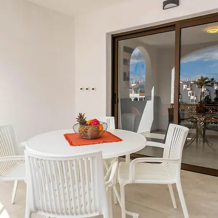 Amarilla Golf Fresa * San Miguel de Abona