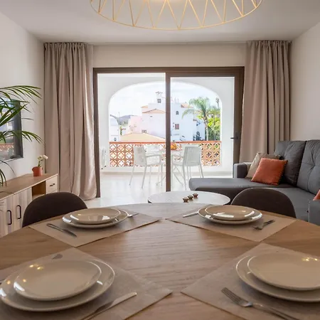 Amarilla Golf Fresa * San Miguel de Abona